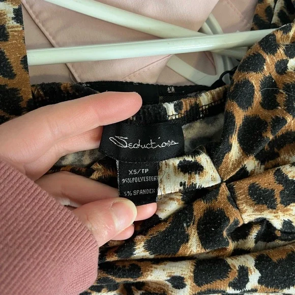 Leopard Print Women's Top - Picture 3 of 3